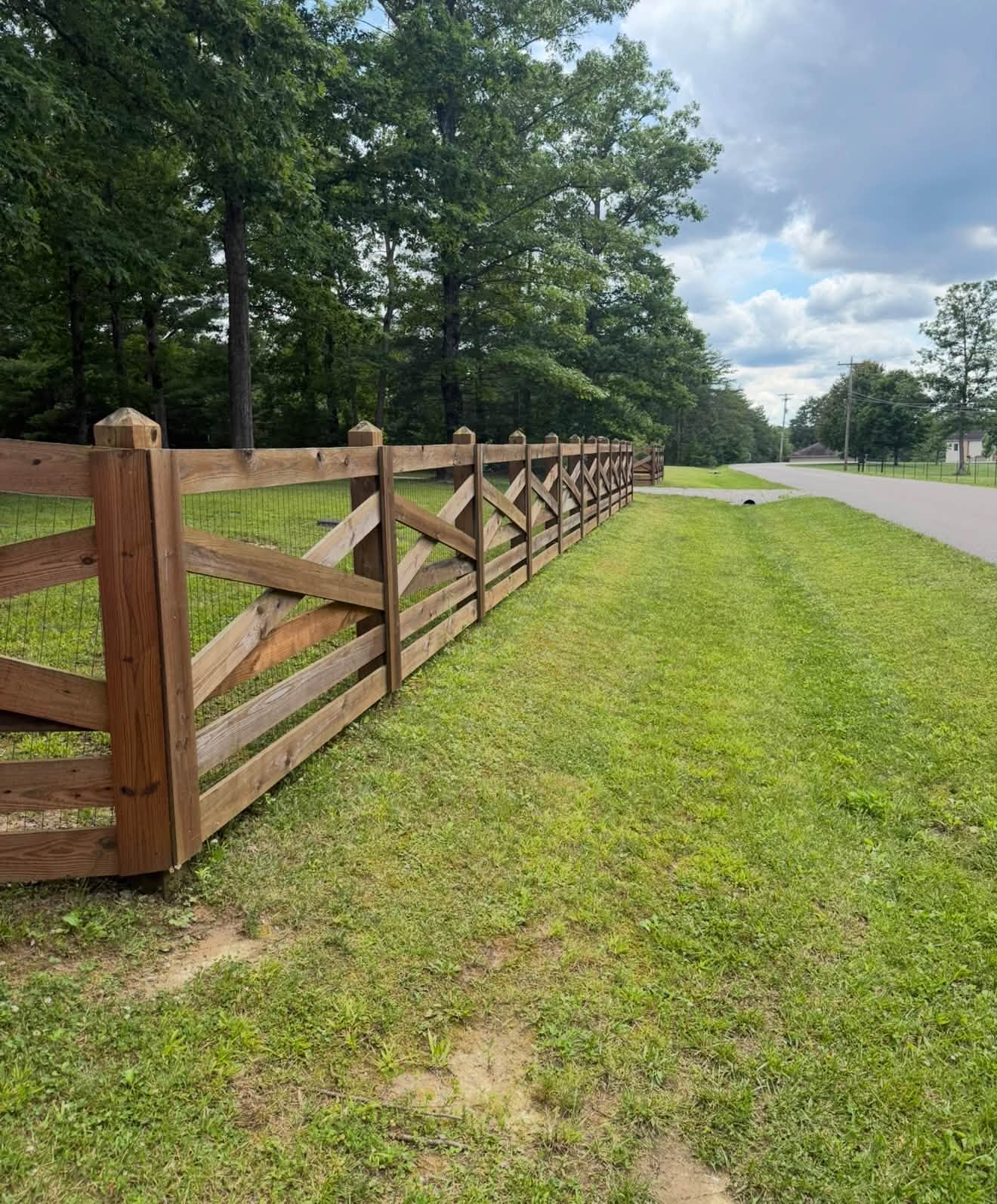 Cross-buck wood ranch fence built by Tennessee Fence Systems LLC in Tennessee
